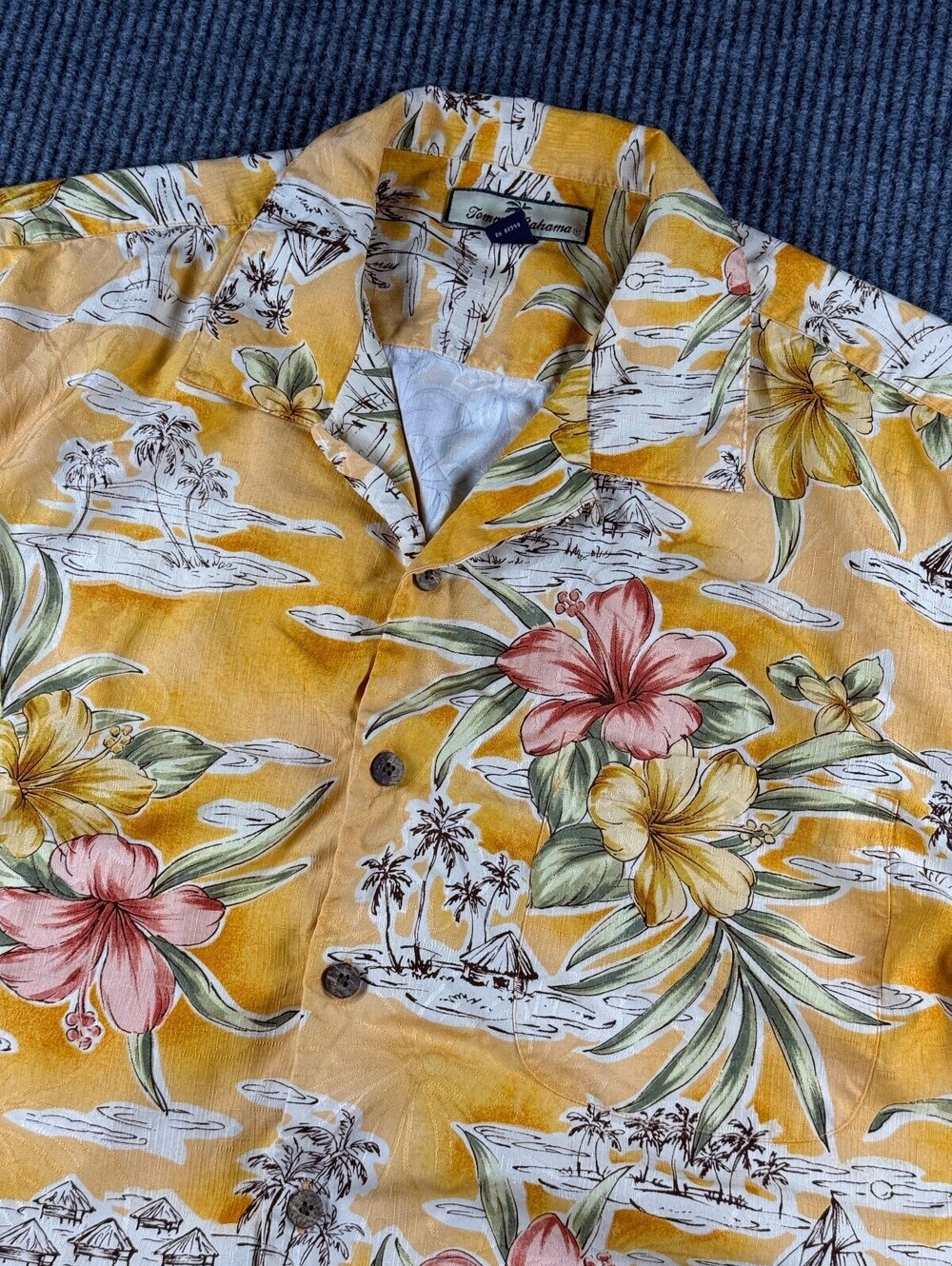 Tommy Bahama 100% Silk Hawaiian Button Up Men L Yellow Green Floral Short Sleeve